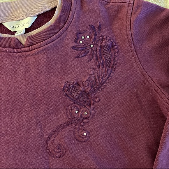 Northern Reflections purple floral crewneck sweater - women’s petite small - Picture 4 of 8